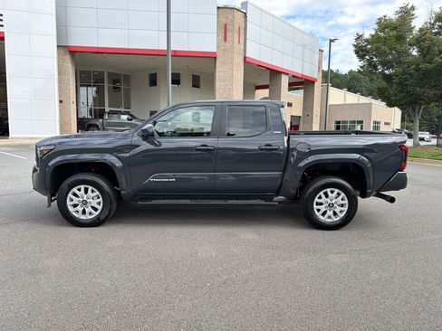 Used 2026 Toyota Tacoma SR5 AWD/4WD image 8