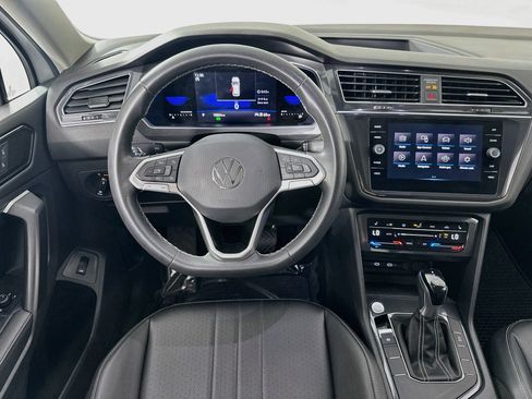 Used 2022 Volkswagen Tiguan SE FWD image 21