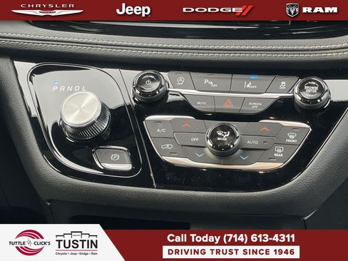 New 2026 Chrysler Pacifica Select FWD image 13