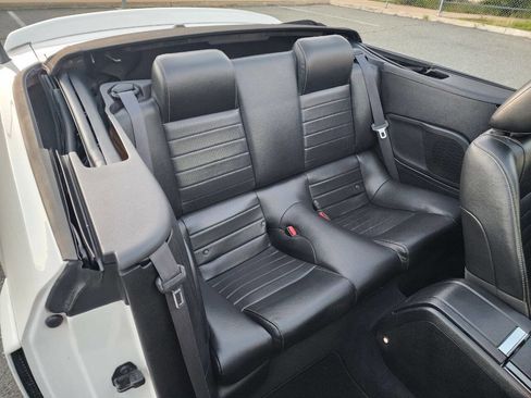 Used 2010 Ford Mustang GT Premium image 23