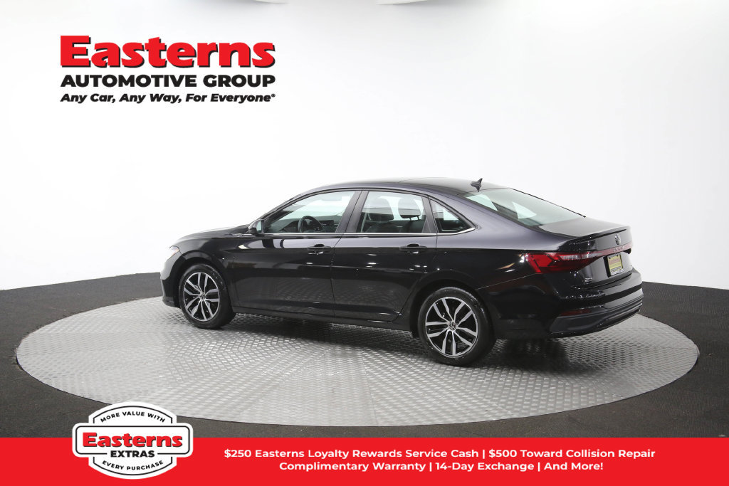 Used 2025 Volkswagen Jetta SE FWD image 63