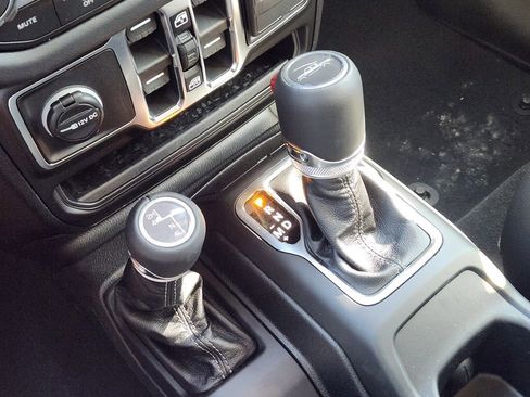 New 2026 Jeep Gladiator Sport AWD/4WD image 14