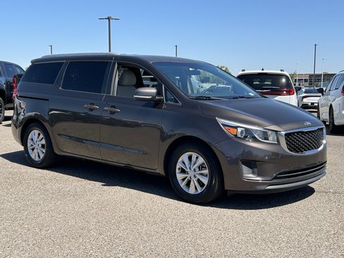 Used 2016 Kia Sedona LX w/ LX Convenience Package FWD image 7