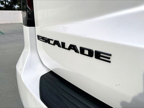 Used 2023 Cadillac Escalade Sport w/ LPO, ONYX Package image 32