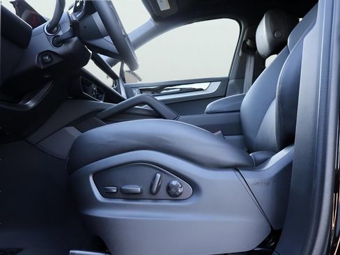 Certified 2026 Porsche Cayenne E-Hybrid Coupe AWD/4WD image 31