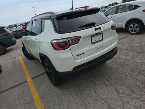 Used 2018 Jeep Compass Latitude w/ Popular Equipment Group AWD/4WD image 3