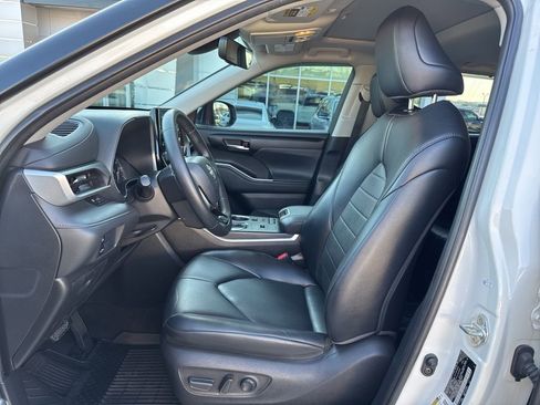 Used 2020 Toyota Highlander XLE image 20