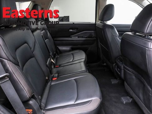 Used 2024 Nissan Pathfinder SL image 23