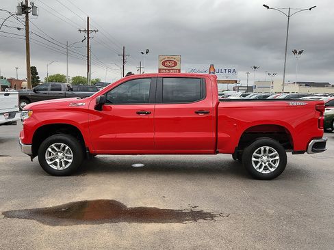 Used 2024 Chevrolet Silverado 1500 LT Trail Boss w/ Convenience Package II image 2