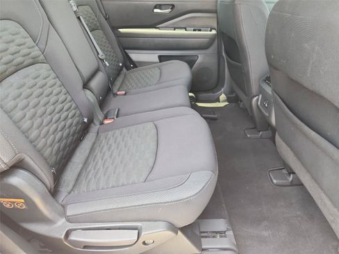 Used 2022 Nissan Pathfinder S FWD image 25