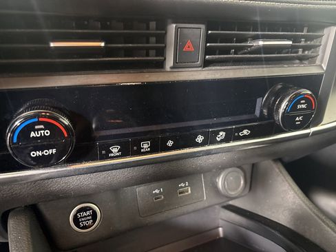 Used 2023 Nissan Rogue SV image 16