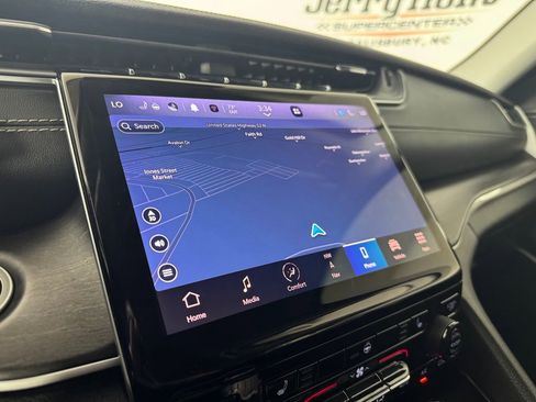 Used 2022 Jeep Grand Cherokee Limited AWD/4WD image 18