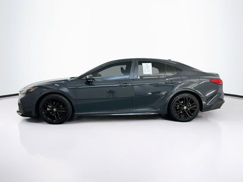 Used 2025 Toyota Camry SE FWD image 4