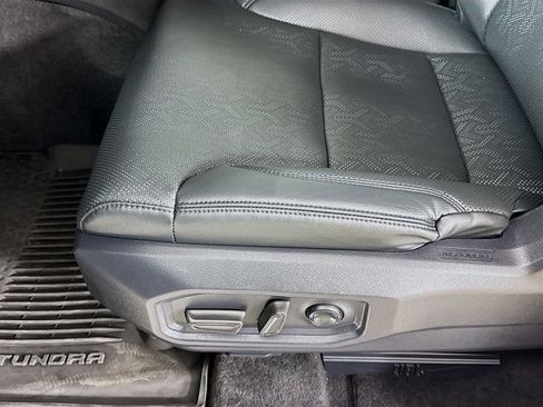 Used 2025 Toyota Tundra Limited AWD/4WD image 19