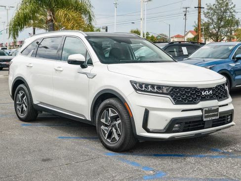 Certified 2023 Kia Sorento EX w/ Panoramic Sunroof Package FWD image 3