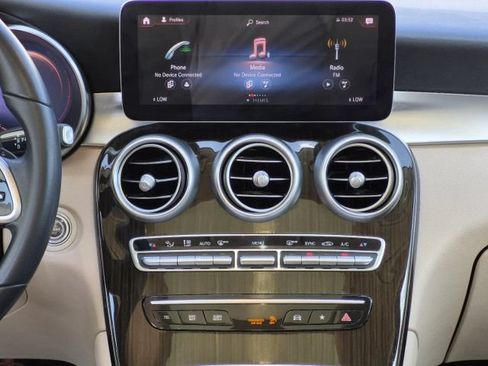 Used 2021 Mercedes-Benz GLC 300 4MATIC image 21