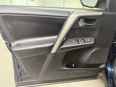 Used 2018 Toyota RAV4 XLE AWD/4WD image 22