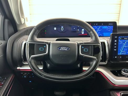 Used 2025 Ford Expedition Platinum AWD/4WD image 12