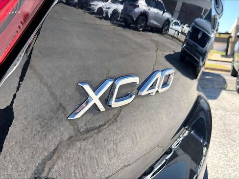 Used 2025 Volvo XC40 B5 Core AWD/4WD image 42