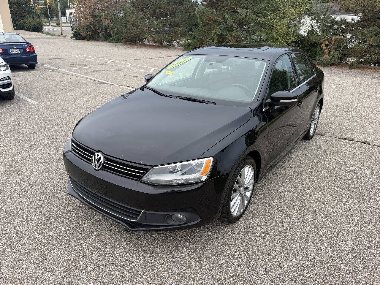 Used 2011 Volkswagen Jetta SEL FWD image 1
