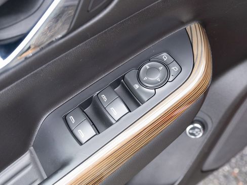 Used 2022 GMC Acadia SLE image 15