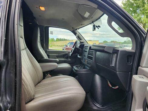 Used 2018 Chevrolet Express 2500 w/ Driver Convenience Package RWD image 32