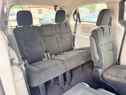 Used 2015 Dodge Grand Caravan SXT w/ UConnect Hands-Free Group FWD image 20