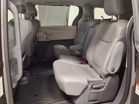 Certified 2021 Toyota Sienna XLE image 25