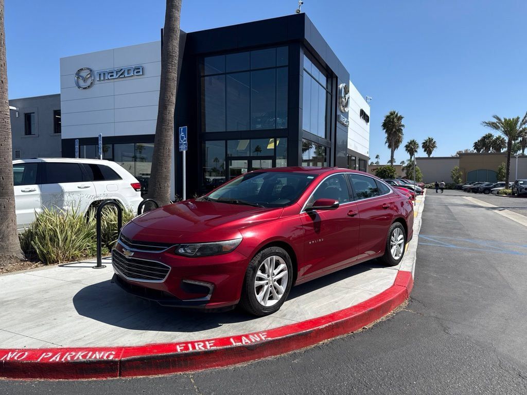 Used 2018 Chevrolet Malibu LT FWD image 1