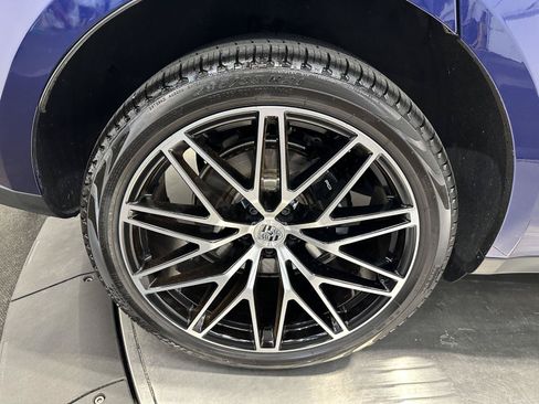Certified 2026 Porsche Macan AWD/4WD image 13