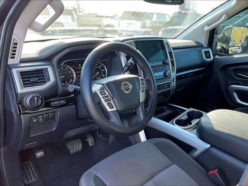 Used 2020 Nissan Titan SV w/ SV Convenience Package image 5