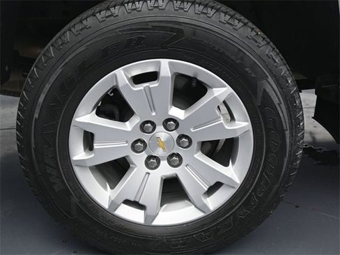 Used 2022 Chevrolet Colorado LT w/ Fleet Safety Package image 10