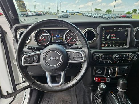 Used 2022 Jeep Gladiator Rubicon w/ Dual Top Group AWD/4WD image 17