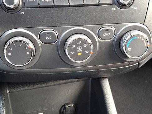 Used 2018 Kia Forte LX image 17