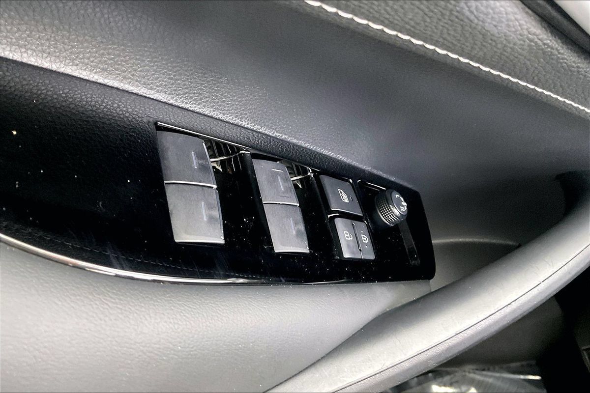 Used 2024 Toyota Corolla SE w/ SE Package FWD image 7