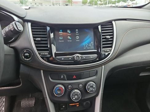 Used 2017 Chevrolet Trax LT w/ LT Convenience Package image 14