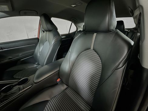 Used 2023 Toyota Camry SE image 19