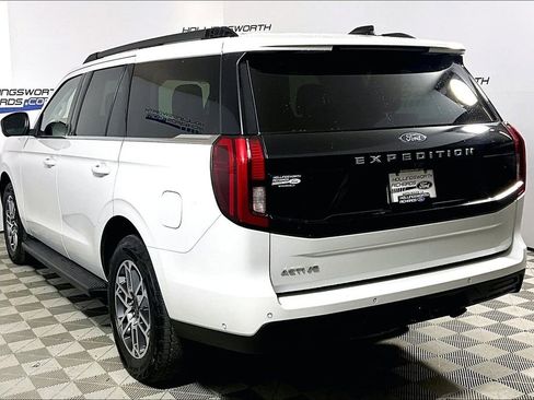 Used 2025 Ford Expedition Active AWD/4WD image 8