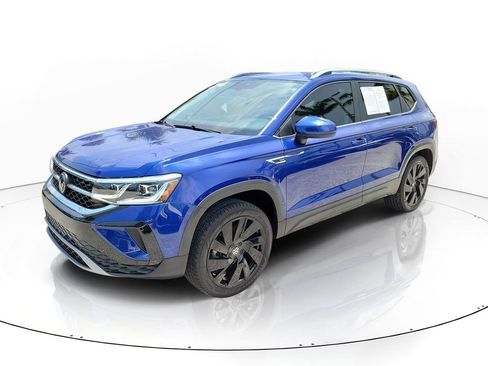 Used 2024 Volkswagen Taos SEL AWD/4WD image 2