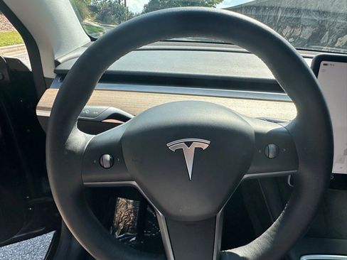 Used 2022 Tesla Model Y Performance image 26