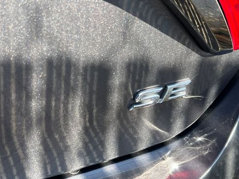 Used 2017 Toyota Camry SE image 21