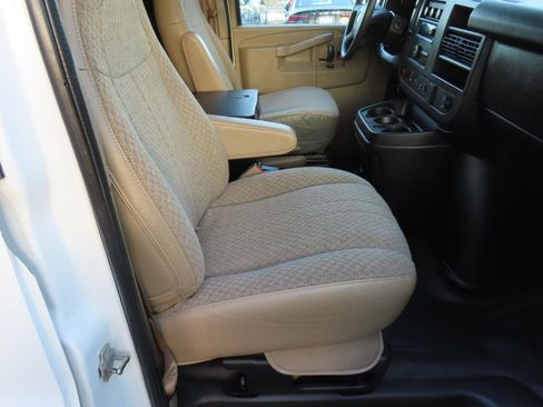 Used 2017 Chevrolet Express 2500 image 12