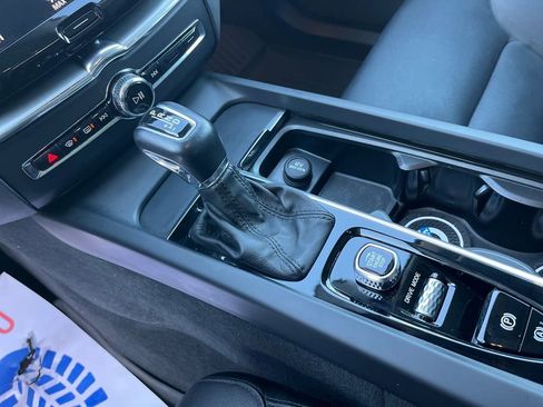 Used 2019 Volvo XC60 T5 Momentum w/ Premium Package image 25