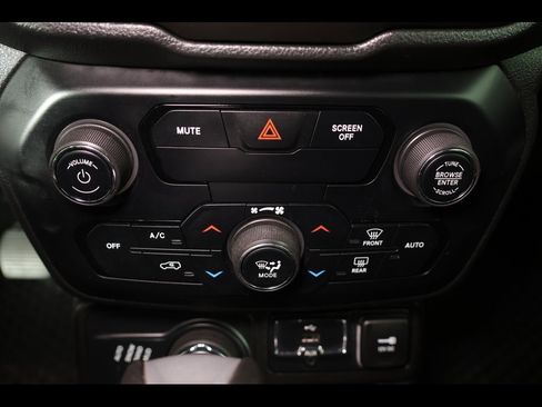 Used 2019 Jeep Renegade Latitude w/ Safety & Security Group II image 26