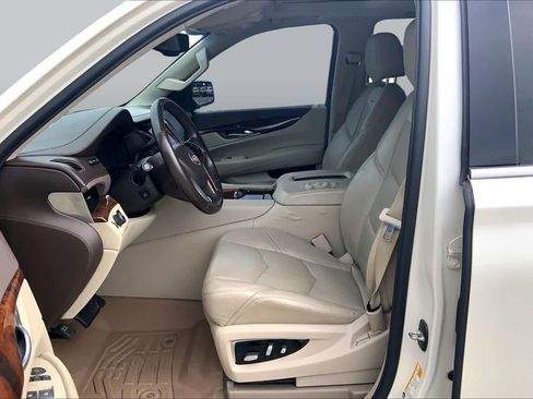 Used 2015 Cadillac Escalade Luxury RWD image 7