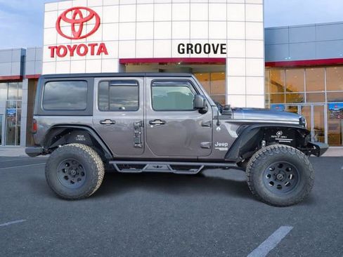 Used 2018 Jeep Wrangler Unlimited Sport S AWD/4WD image 7