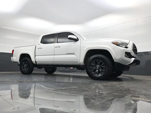 Used 2020 Toyota Tacoma SR5 w/ Technology Package AWD/4WD image 29