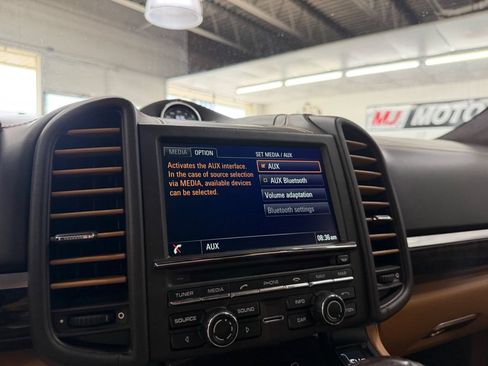 Used 2016 Porsche Cayenne Turbo S AWD/4WD image 23