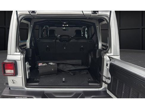 Used 2022 Jeep Wrangler Unlimited Rubicon image 39