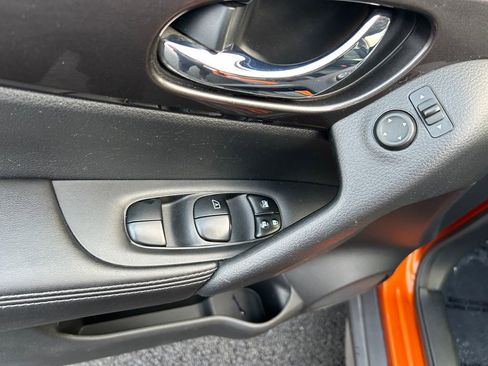 Used 2020 Nissan Rogue SV image 23